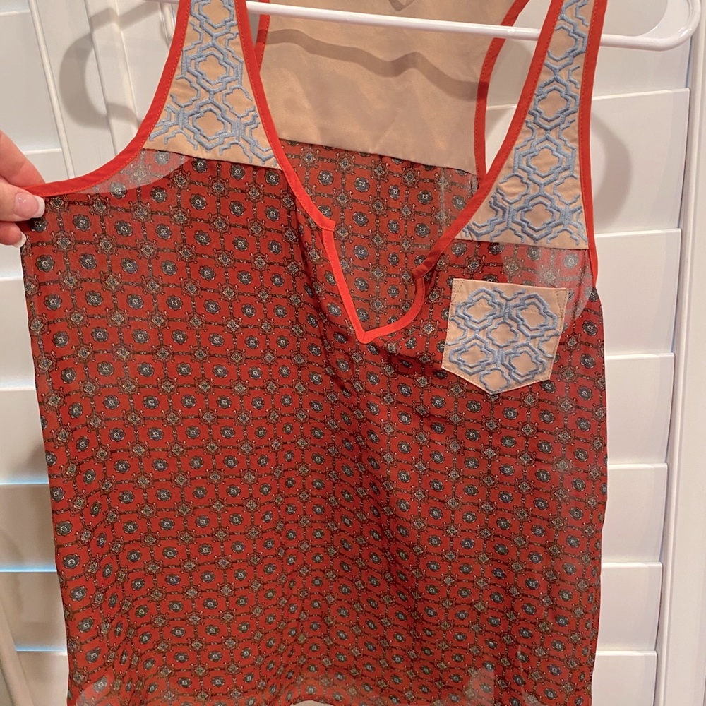 Sleeveless/Razorback Blouse